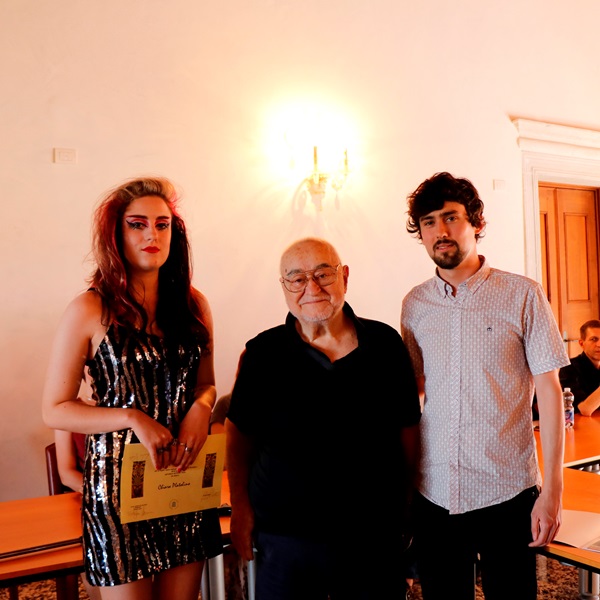 Pietro Ronzat tra i due mosaicisti vincitori del premio nel 2019