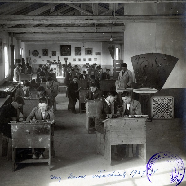 lezione di mosaico 1927 nella prima sede presso l'ex caserma Bevilacqua